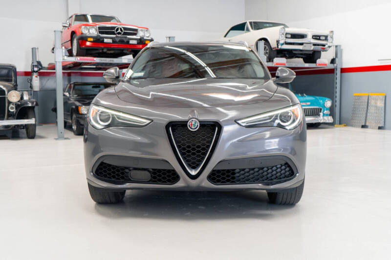 2019 Alfa Romeo Stelvio Base photo 3