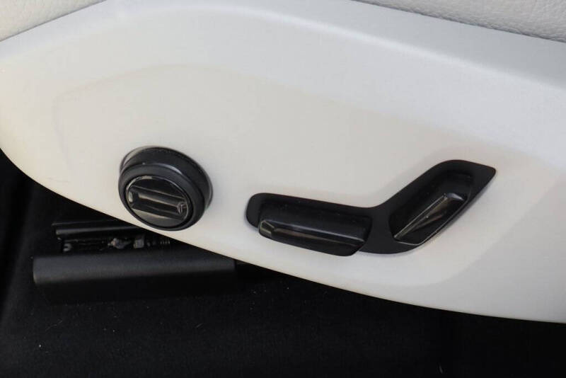 2024 Volvo XC60 B5 Core Dark Theme