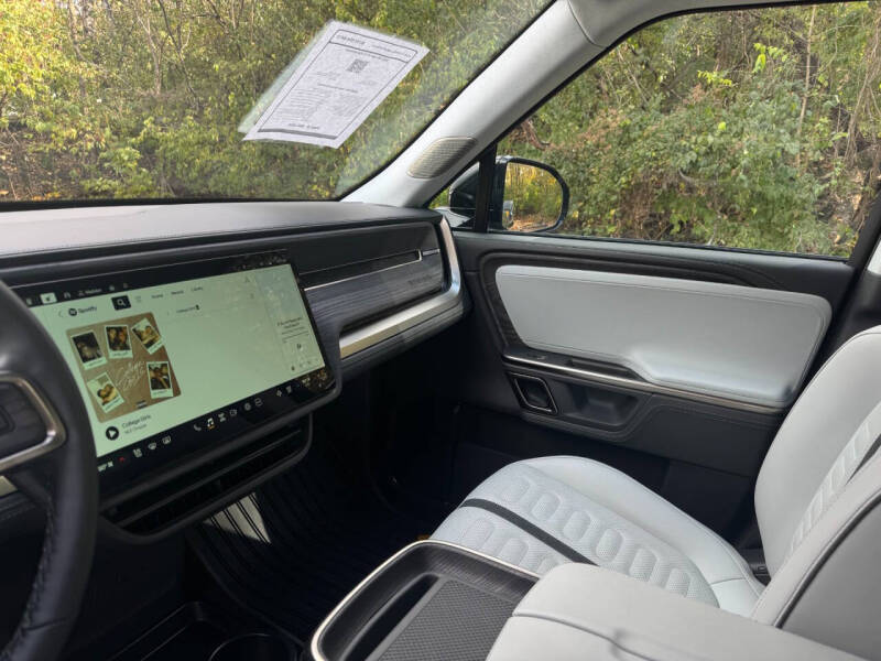 2023 Rivian R1S Adventure