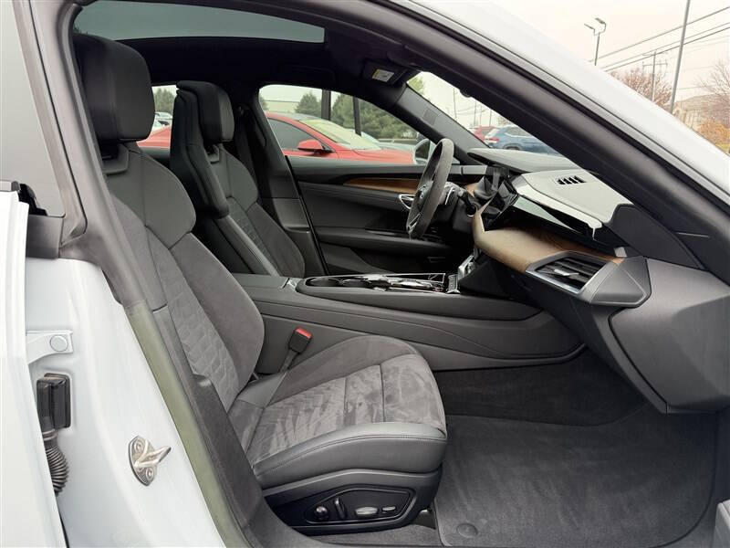 2023 Audi e-tron GT quattro Premium Plus