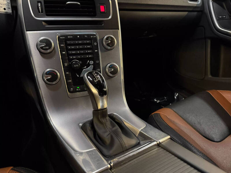 2017 Volvo V60 Cross Country T5 Premier