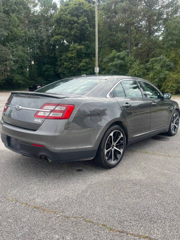 2016 Ford Taurus SHO photo 19