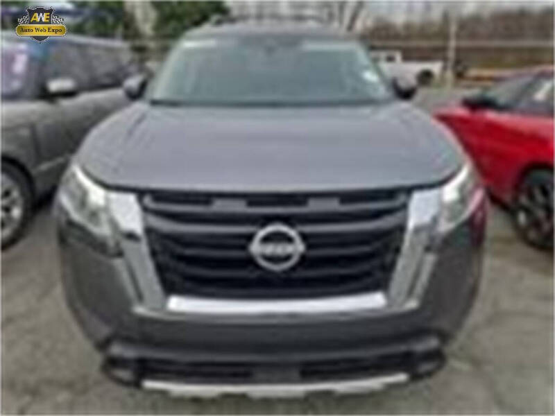 2024 Nissan Pathfinder SL