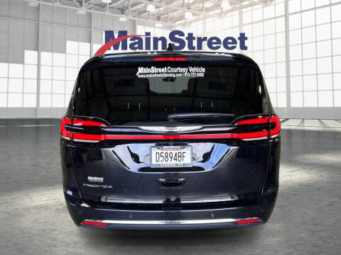 2026 Chrysler Pacifica Select