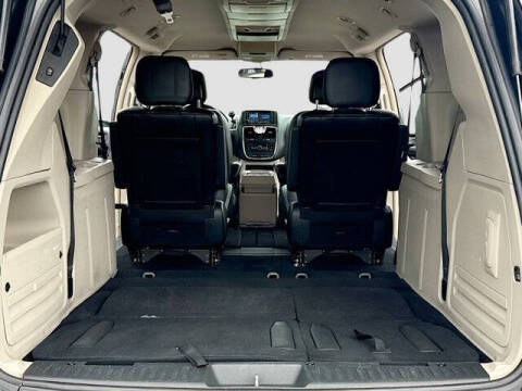 2012 Chrysler Town and Country Touring