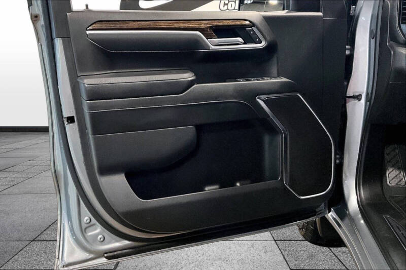 2025 GMC Sierra 1500 Elevation Standard