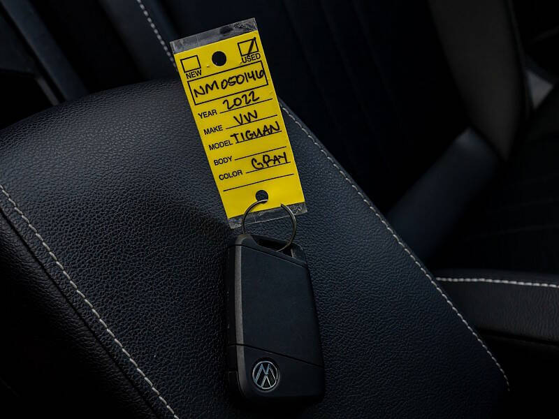 2022 Volkswagen Tiguan SE R-Line Black