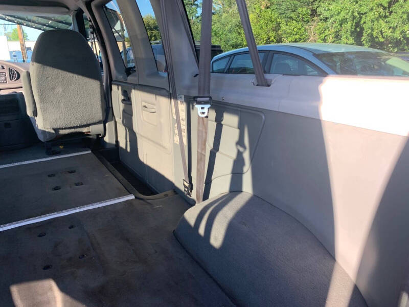 2005 Ford E-Series E-350 SD XLT