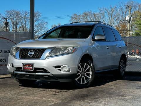 2013 Nissan Pathfinder for sale at MAGIC AUTO SALES in Little Ferry NJ