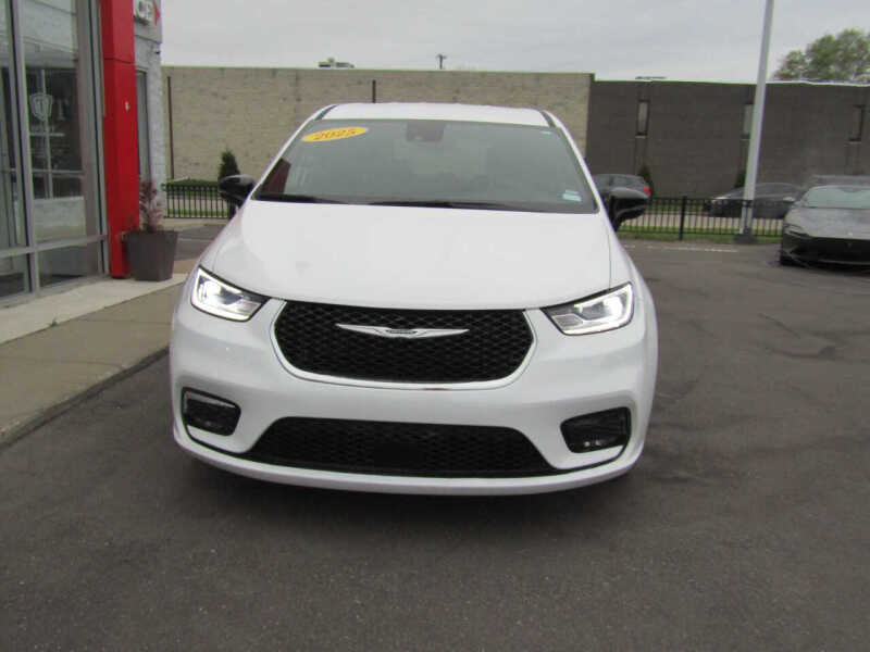 2025 Chrysler Pacifica Select