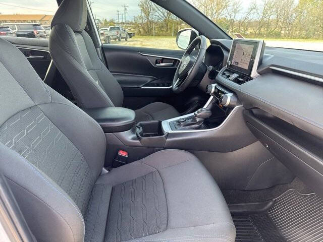 2023 Toyota RAV4 Hybrid SE