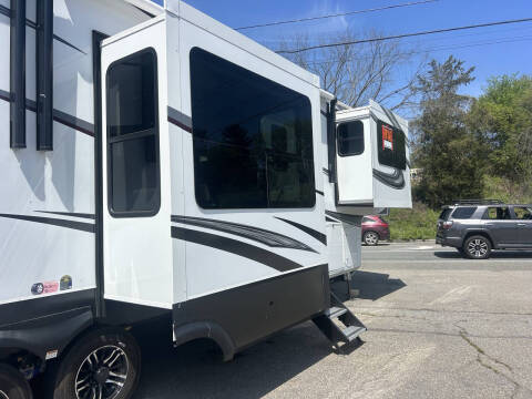 2022 Grand Design RV Solitude 38ft