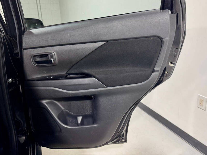 2016 Mitsubishi Outlander SE