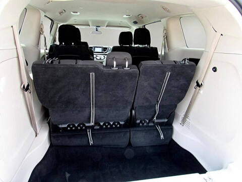 2022 Chrysler Voyager LX