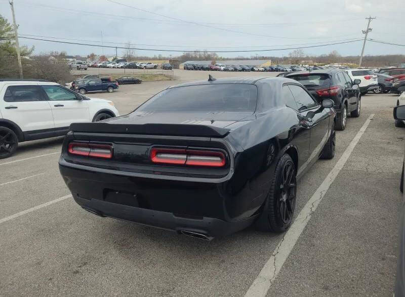 2016 Dodge Challenger 392 HEMI Scat Pack Shaker