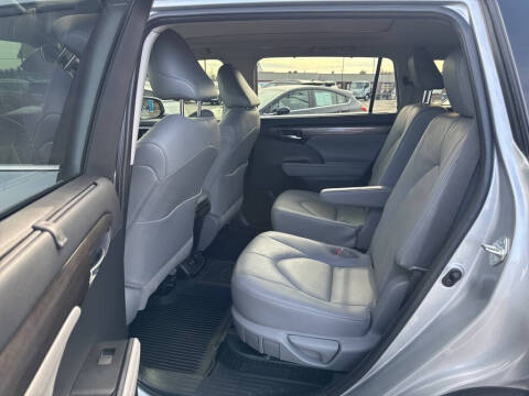 2021 Toyota Highlander Hybrid Platinum