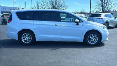 2023 Chrysler Pacifica Touring L
