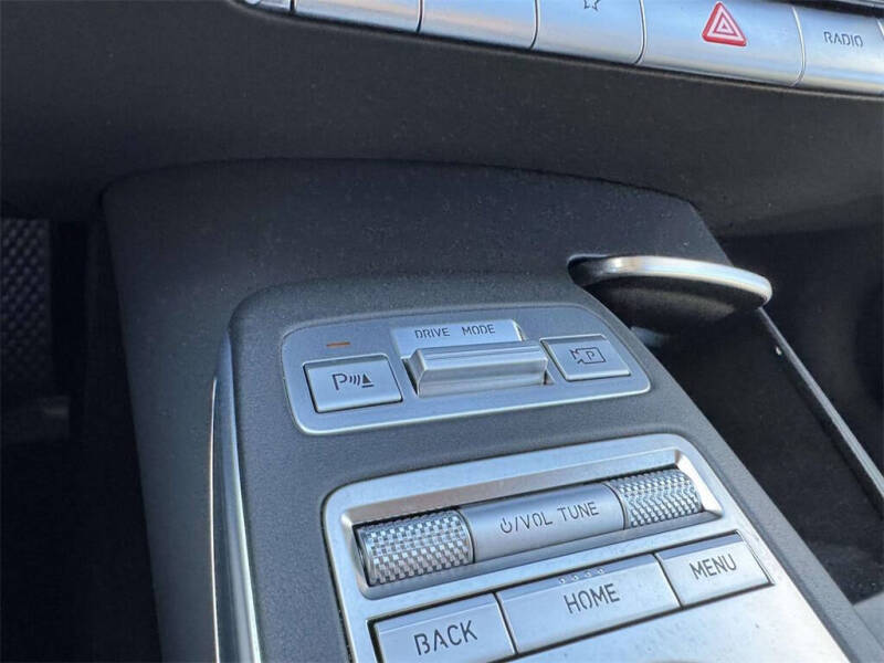 2023 Genesis GV70 2.5T Standard