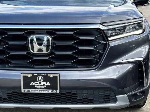 2023 Honda Pilot EX-L w/Rear Captain's Chairs