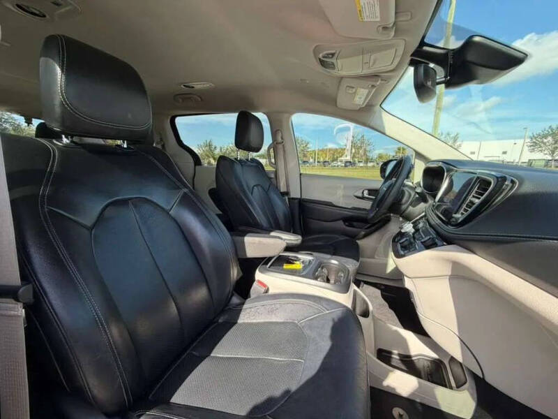 2022 Chrysler Pacifica Hybrid Touring L