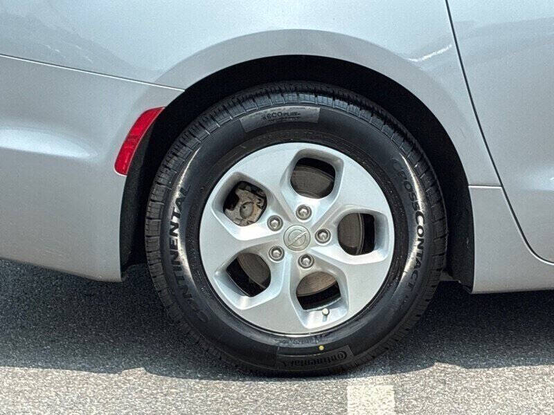 2017 Chrysler Pacifica Hybrid Premium