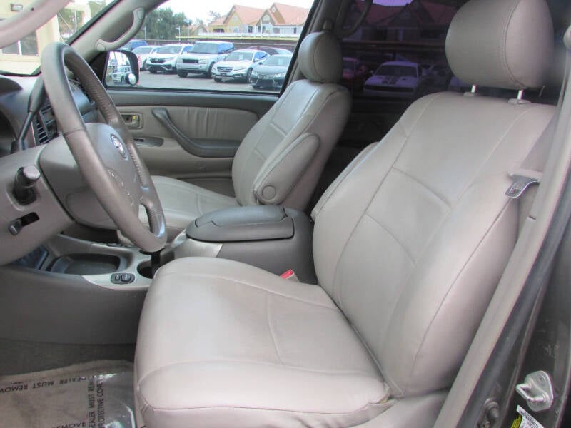 2006 Toyota Sequoia Limited photo 11