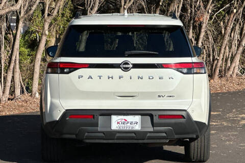 2024 Nissan Pathfinder SV