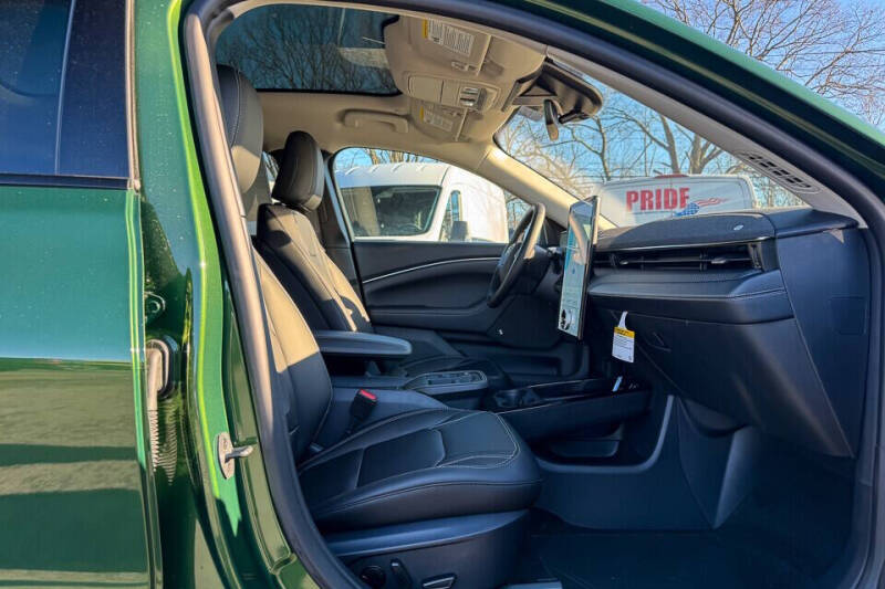 2025 Ford Mustang Mach-E Premium