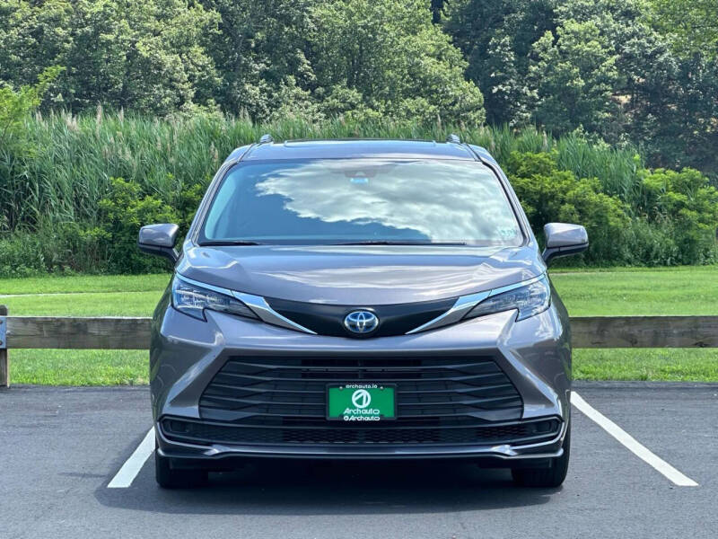 2024 Toyota Sienna LE 8-Passenger