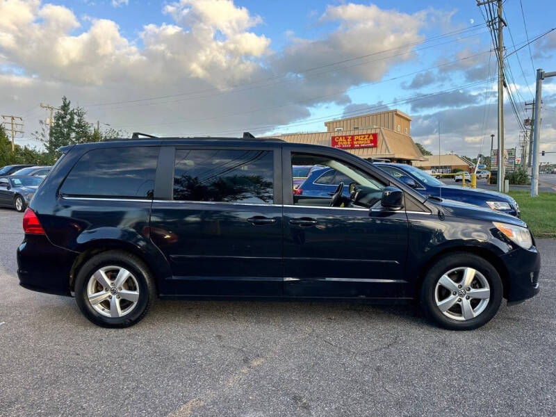 2011 Volkswagen Routan SE