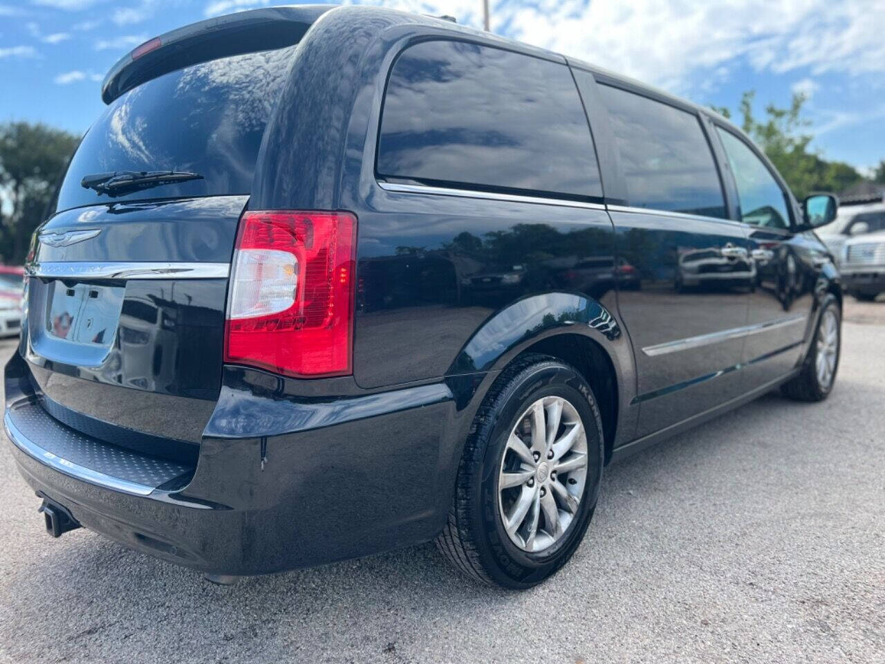 2014 Chrysler Town and Country for sale at J-R Auto Sales LLC in Houston, TX