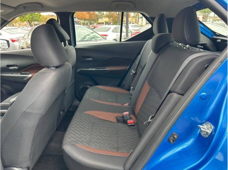 2023 Nissan Kicks SR