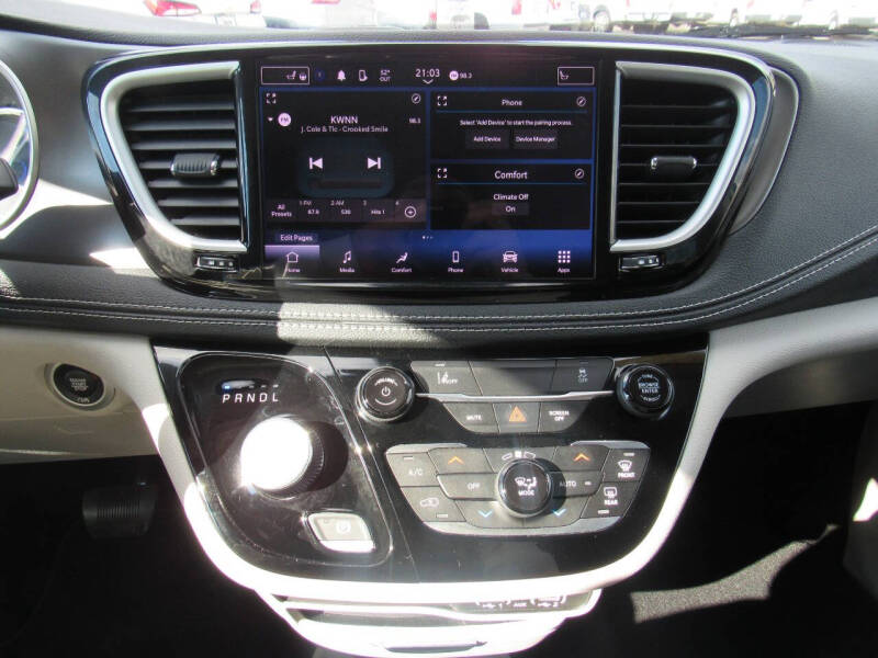 2022 Chrysler Pacifica Hybrid Touring L