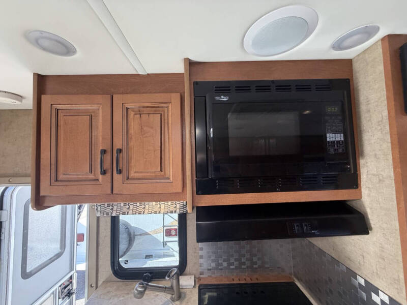 2017 Forest River Sunseeker MBS