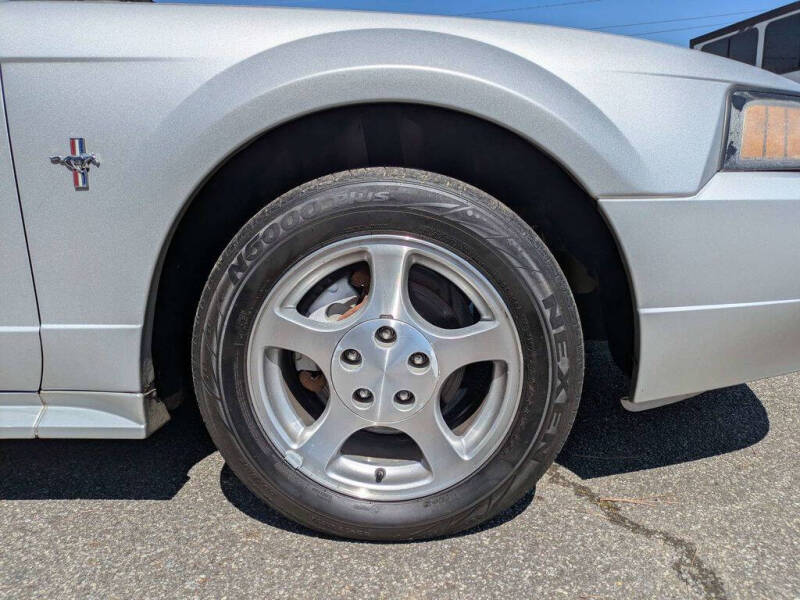 2003 Ford Mustang