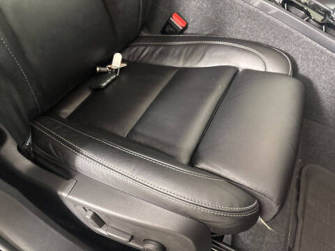 2024 Volvo XC40 B5 Ultimate Dark Theme