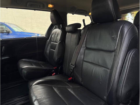 2017 Toyota Sienna SE Premium 8-Passenger