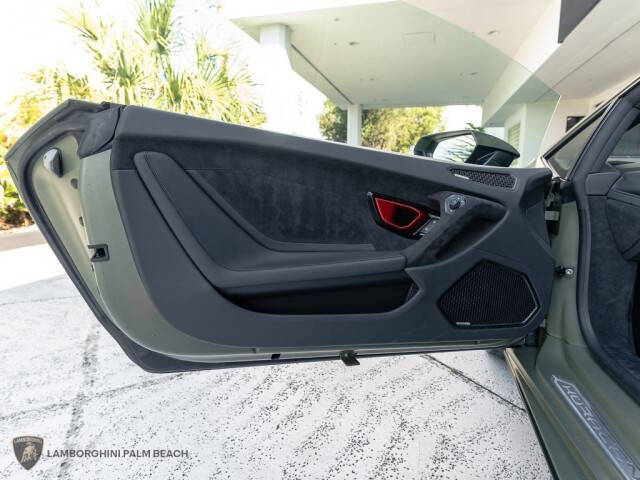 2023 Lamborghini Huracan Tecnica