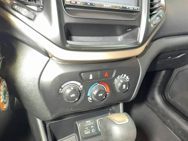 2015 Jeep Cherokee Sport