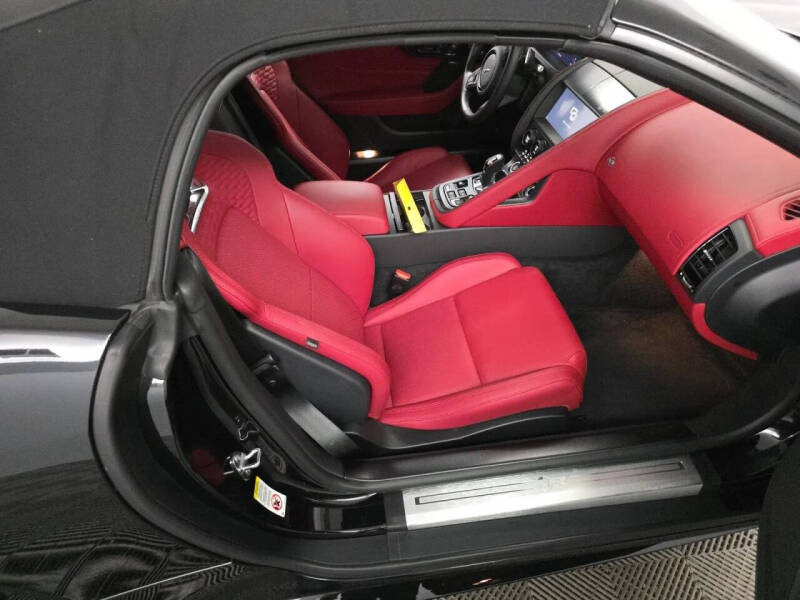 2023 Jaguar F-TYPE R