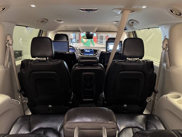 2022 Chrysler Pacifica Touring L