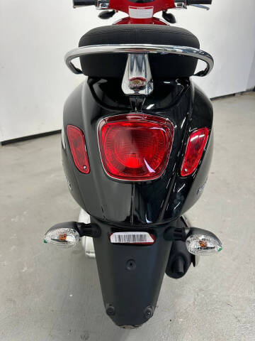 2023 Vespa Primavera 50 Mickey Mouse Edit