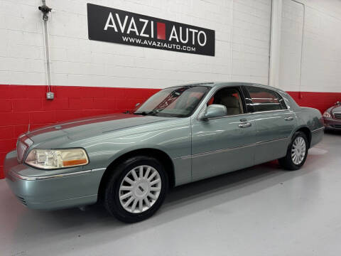 2004 Lincoln Town Car for sale at AVAZI AUTO GROUP LLC in Gaithersburg MD