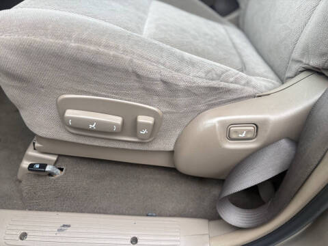 2004 Toyota Sequoia SR5