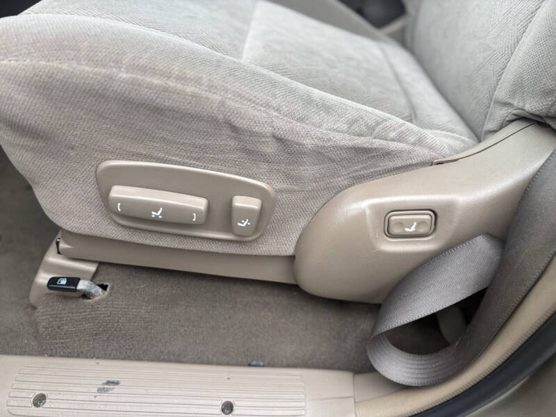 2004 Toyota Sequoia SR5