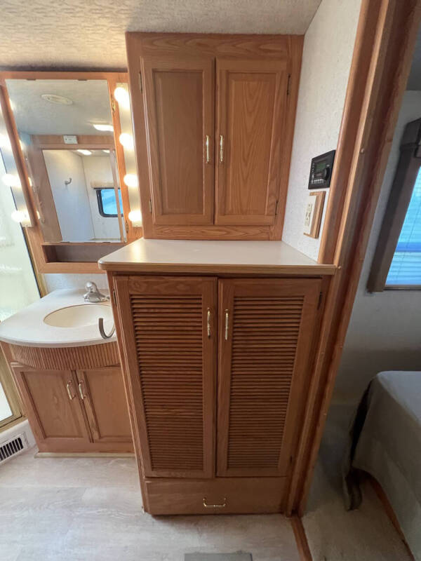 2001 Winnebago Journey 36L