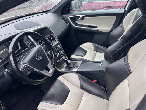 2016 Volvo XC60 T5 Platinum