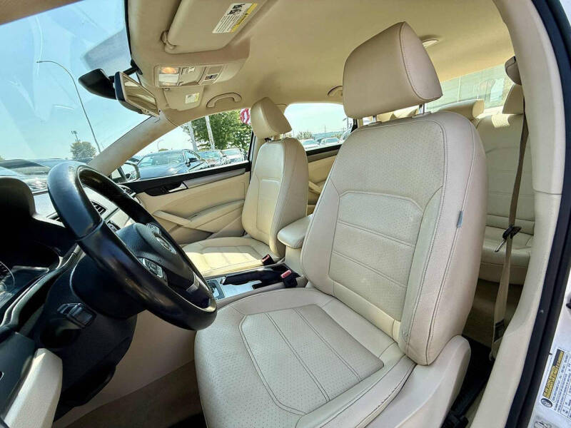 2014 Volkswagen Passat 2.5L SE PZEV