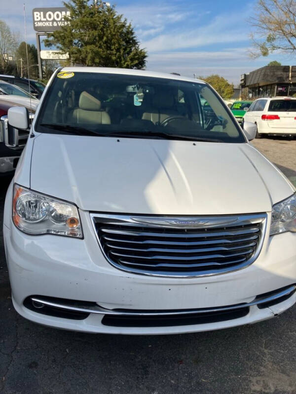 2016 Chrysler Town & Country Touring photo 3