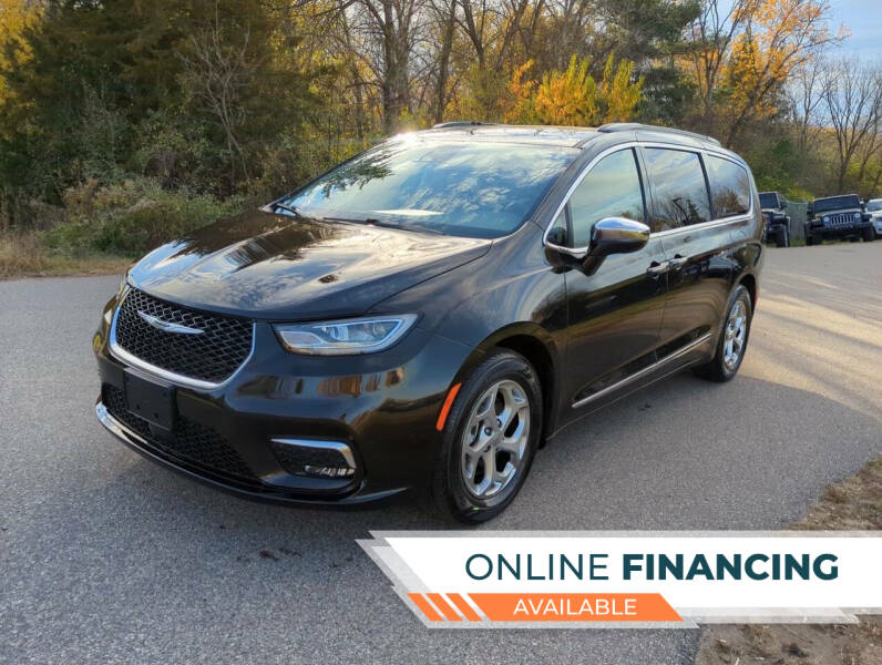 2023 Chrysler Pacifica Limited's photo